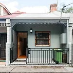 Quiet Terrace Townhouse On The City Fringe
