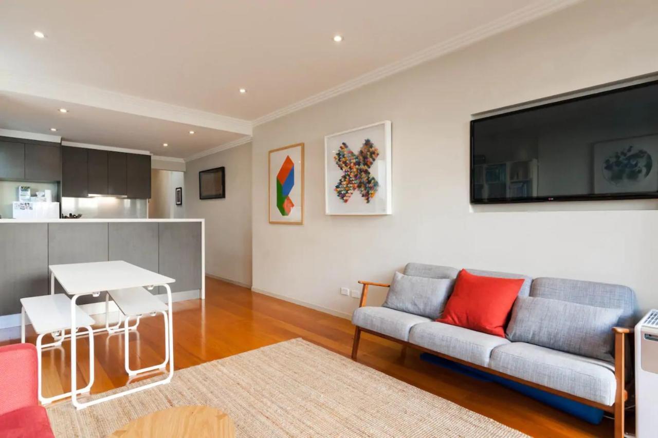 Quiet Terrace Townhouse On The Fringe