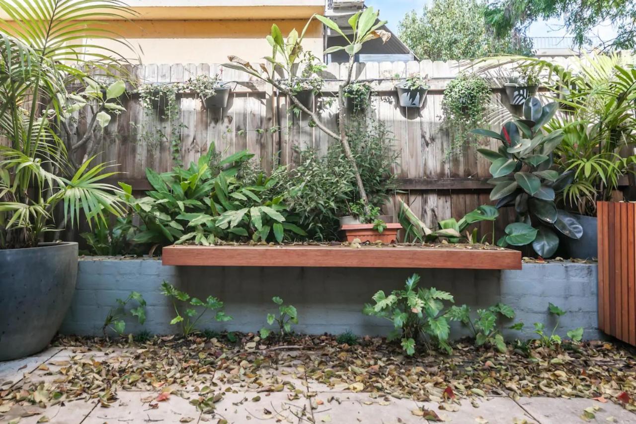 Quiet Terrace Townhouse On The Fringe *