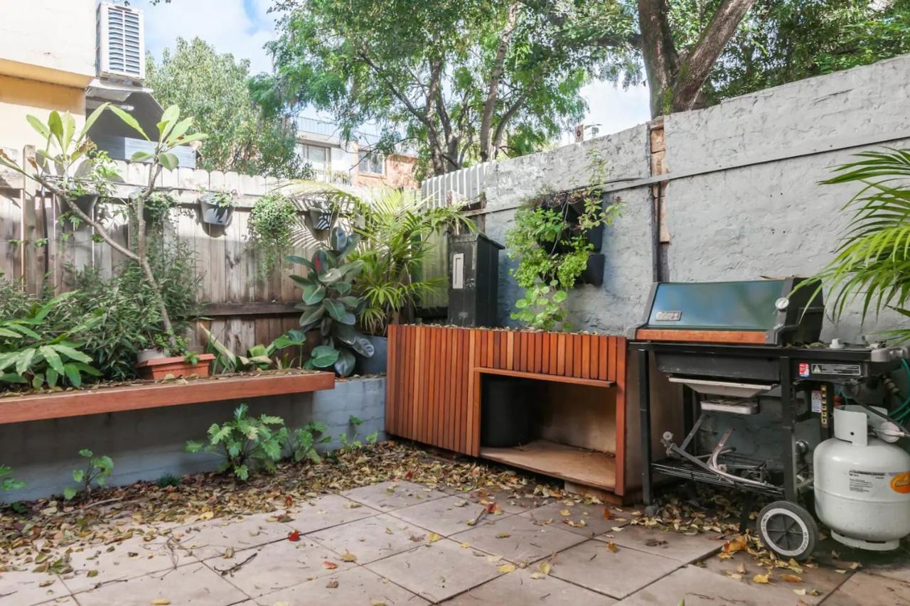 Quiet Terrace Townhouse On The Fringe Holiday home
