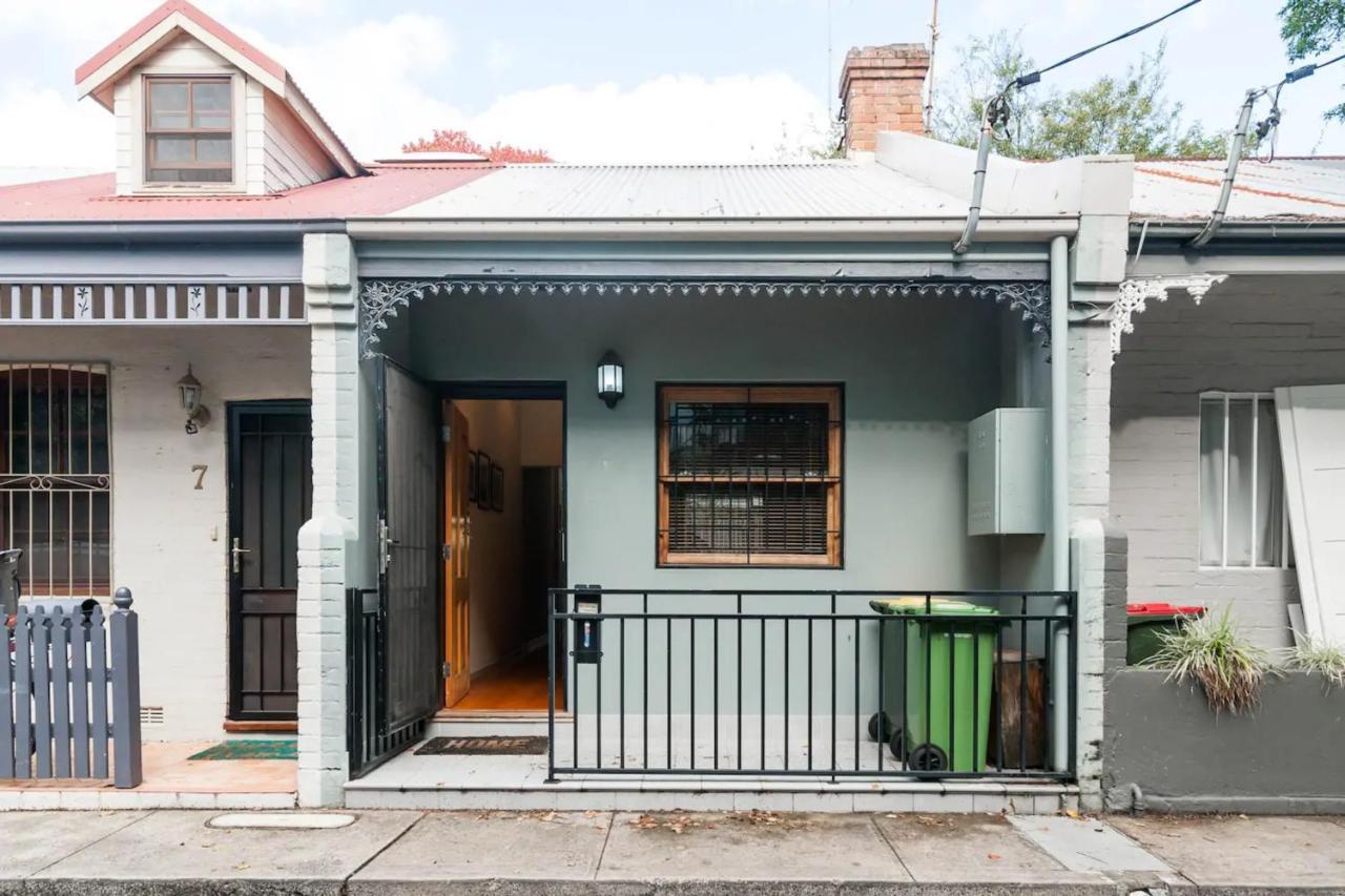 Holiday home Quiet Terrace Townhouse On The Fringe *
